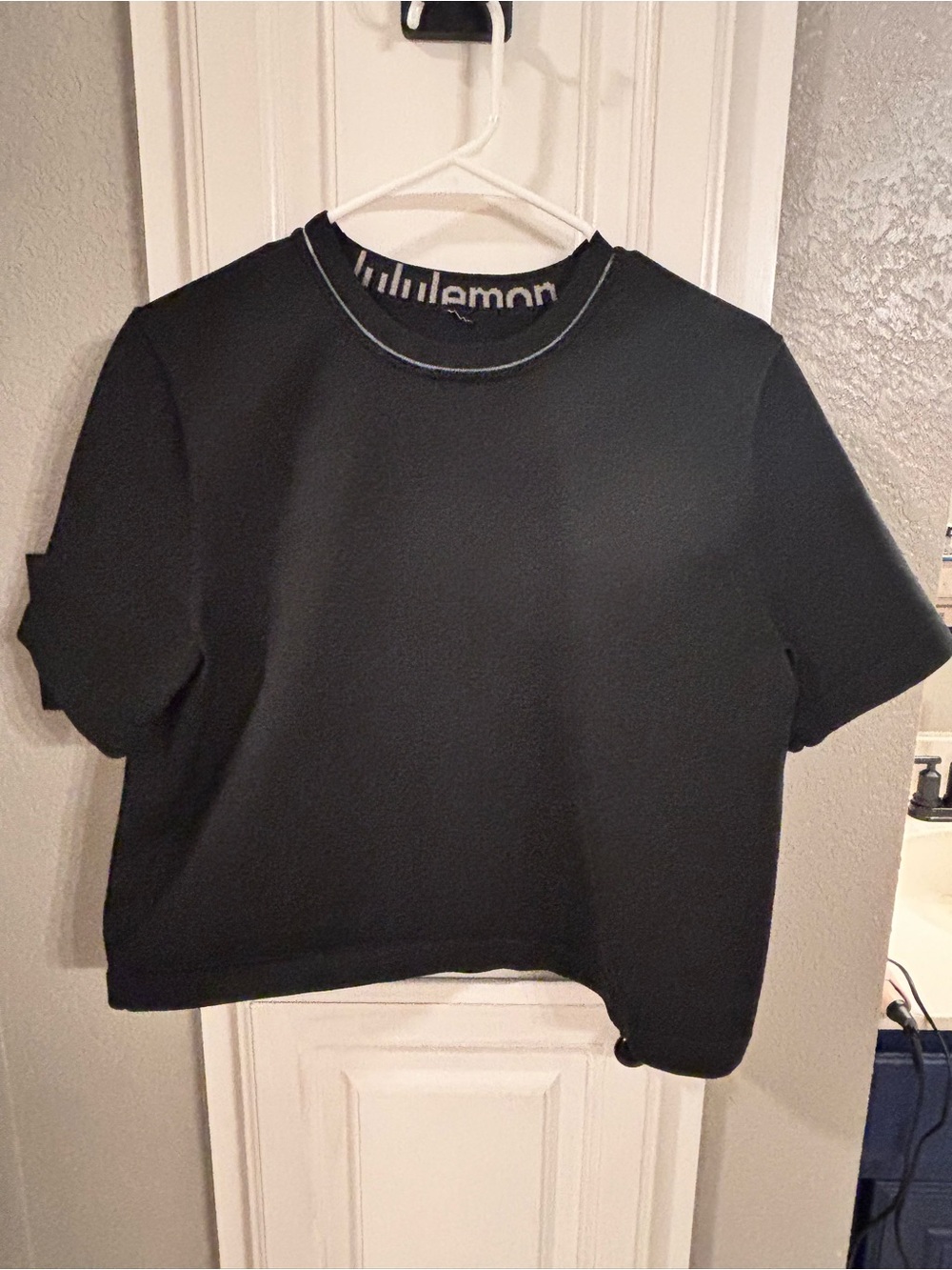lululemon athletica Black Short-Sleeve Cropped Tee